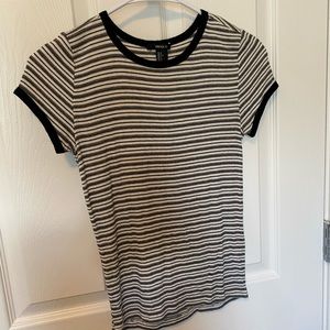 BLACK AND WHITE STRIPED TOP